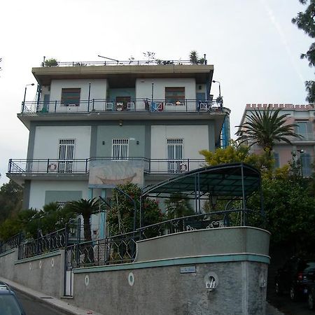 B&B La Nave Наполи Екстериор снимка
